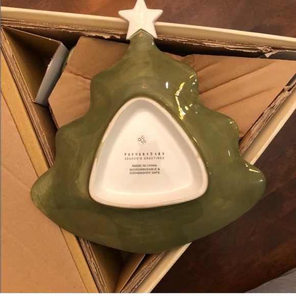 Pottery Barn Christmas tree plates (set of 4) - Picture 3 of 4